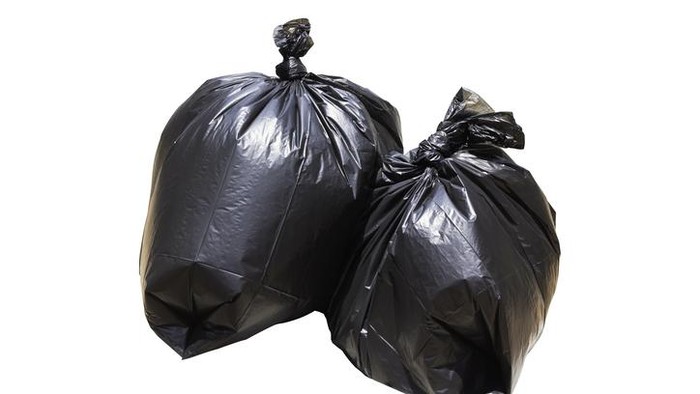 Profesor Universitas Indonesia Ingatkan Risiko Kantong Plastik Hitam untuk Bungkus Daging Kurban
