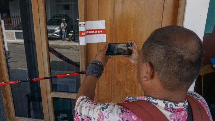 KPK Segel Kantor Dinas PUPR dan Dua Rumah di Pemalang, Pengusutan OTT Berlanjut